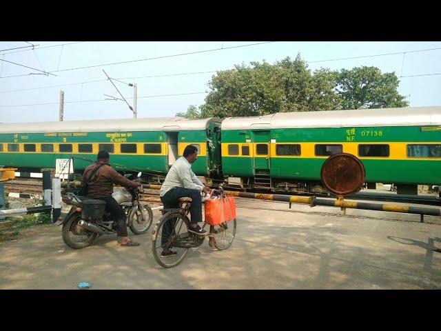 Gate man Busy Passing Train At Railway Gate || Level Crossing Indian Railways