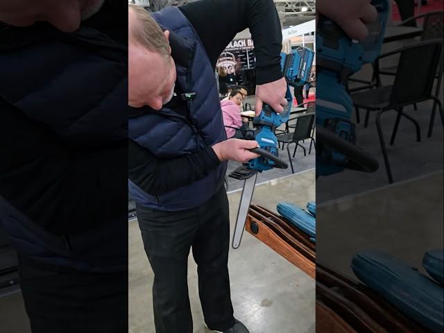 Пилим #шезлонг за 450 тыс. руб. ради шоу на выставке