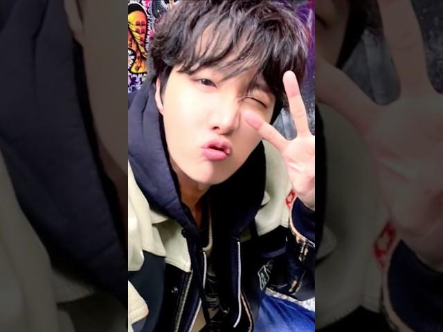BTS (Bulletproof Boy Scouts) Chinese name: Anti-Bomb Youth Group Fan name: ARMY #bts #btsarmy #btsrm