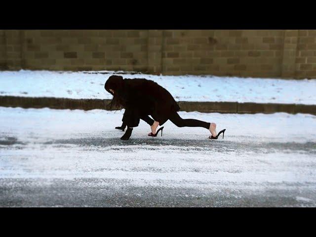 High Heels Mules on very Slippy road, High Heels Mules on ICE, Girl in High Heels on ICE (# 912)