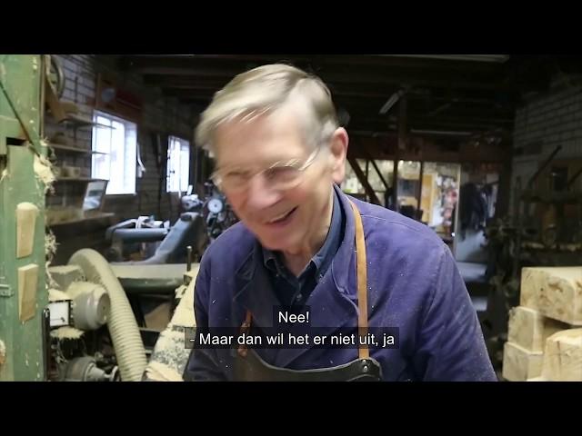 De klompen uit Eenrum gaan de hele wereld over - Bie de boer (2)