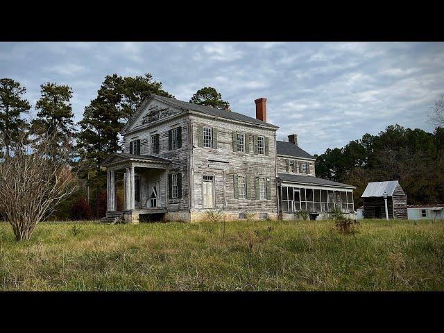 Step Inside The Breathtaking Abandoned Oak Alley Plantation House Forgotten for Decades Down South