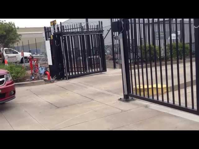Trackless bifold gates