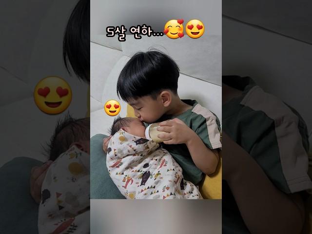 5살연하....