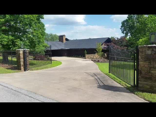 Duggar Mansion For Sale in Springdale