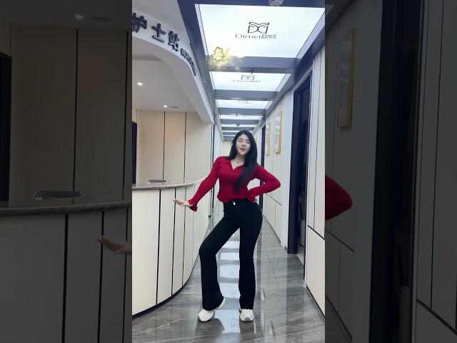 童年回忆 #美容院的生活 #下班后的日常 #舞台无处不在 #dance #dancecover #dancinggirl