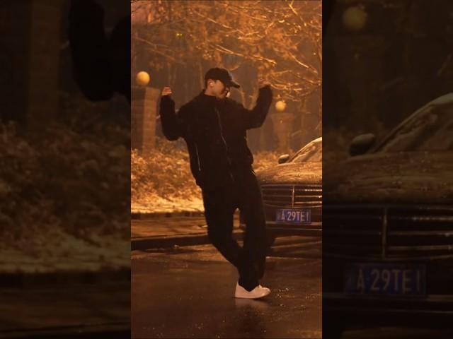 Ayo - Chris Brown, Tyga | Dance Trend  借着初雪祝大家 新年快乐！！