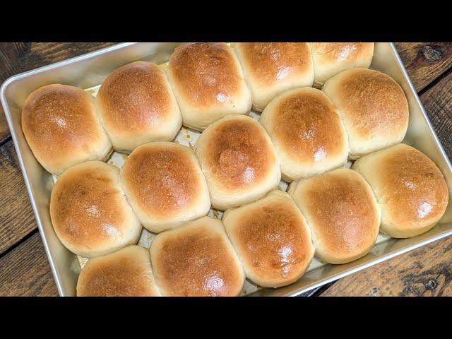 HOMEMADE DINNER ROLLS