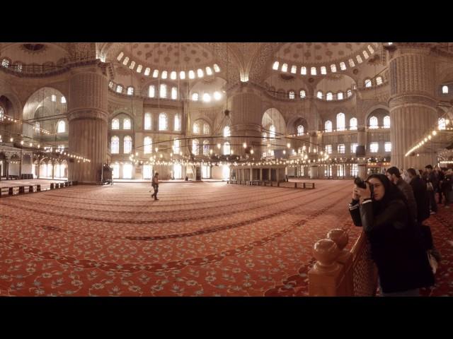 360 video: Interior of Sultan Ahmed Mosque, Istanbul, Turkey