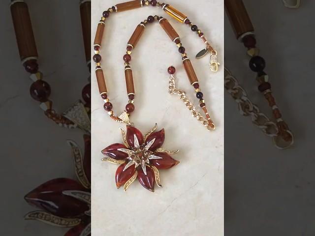 Кулон с винтажной подвеской на цепочке, собранной из янтаря, хрусталя, стекла и гематита!