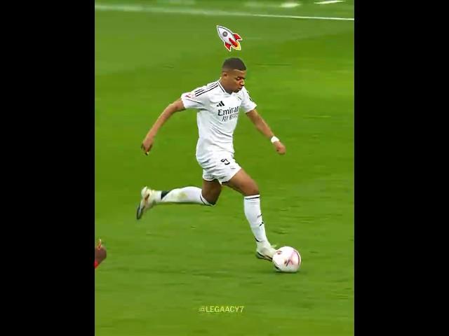 Mbappe ST vs LW 