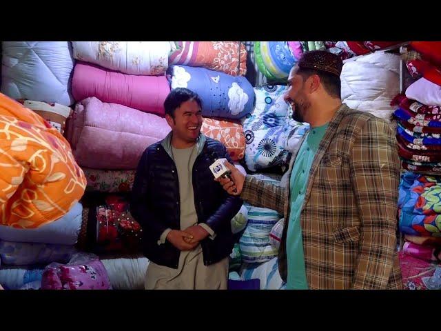 Maiwand Iqbal talks with a shopkeeper of Mujahidin Bazaar/میوند اقبال با یک دوکاندار بازرار مجاهدین