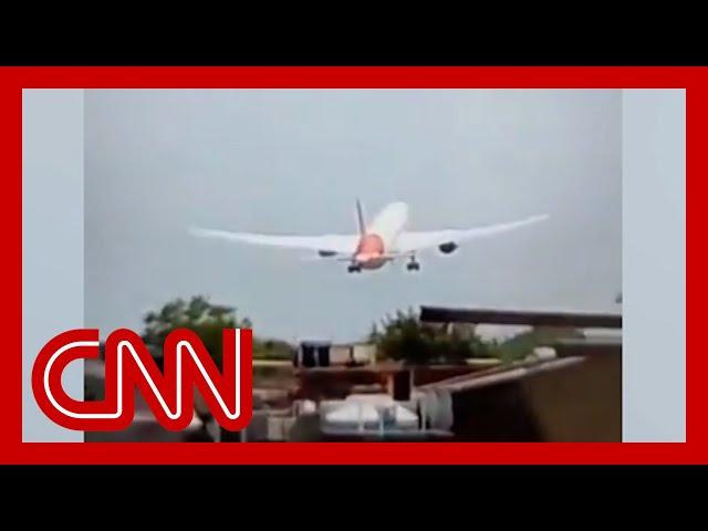 Aviation experts react to video showing plane just before crash