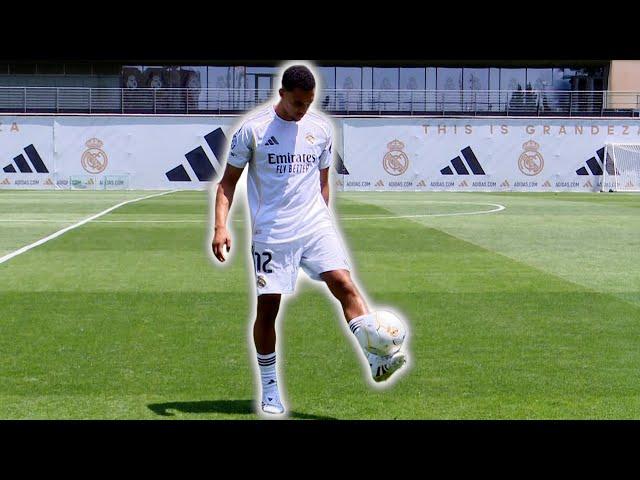 Trent Alexander-Arnold SHOWS OFF HIS SKILLS and SIGNS his Real Madrid contract