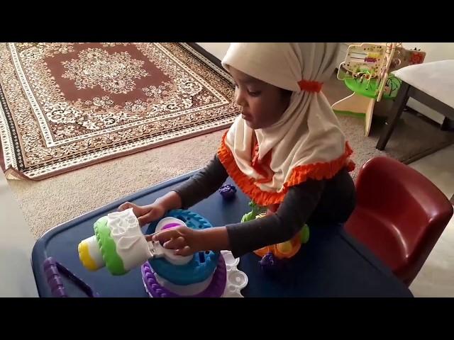 AISHA AND MOMMY MAKING COOKIES AND DONUTS FROM PLAYDOUGH | AISHA AND BILAL
