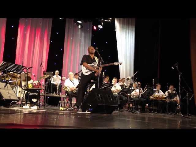 Alvon Johnson - What A Wonderful World (in Tatar State Philharmonic Hall)