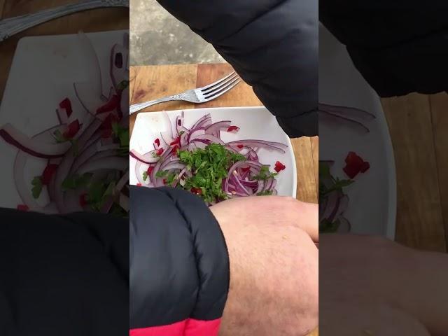 Как приготовить первоклассную закуску к мясу за 1 минуту (маринованный лук )
