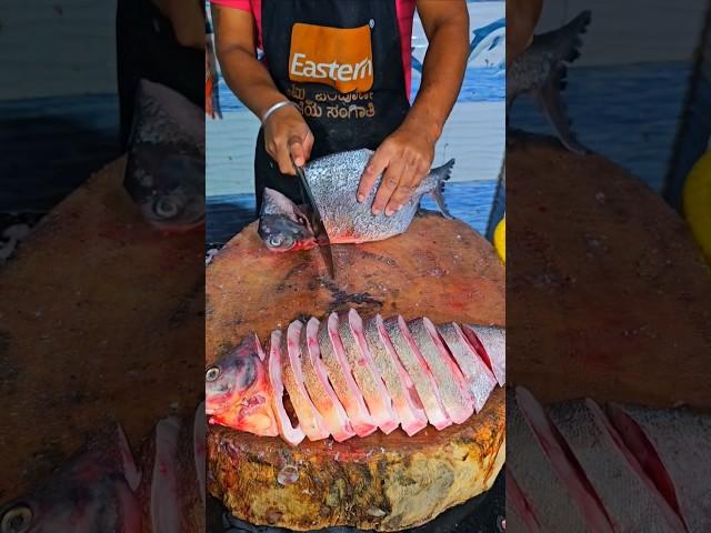 Rupchand Fish cutting skills #viral #fiscutting #freshwaterfish #shorts #trending #bangalore #fish