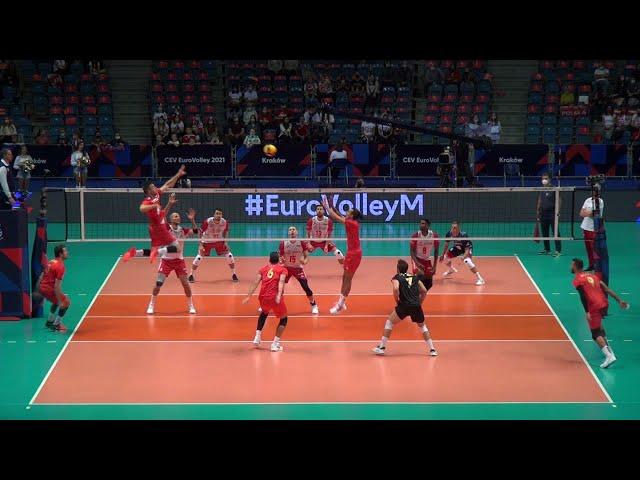 Miguel Tavares setting at Eurovolley 2021
