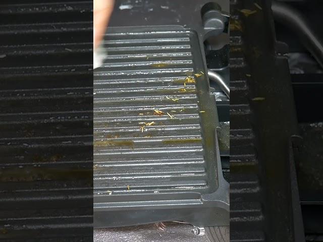 Simply Clean an Electric Grill