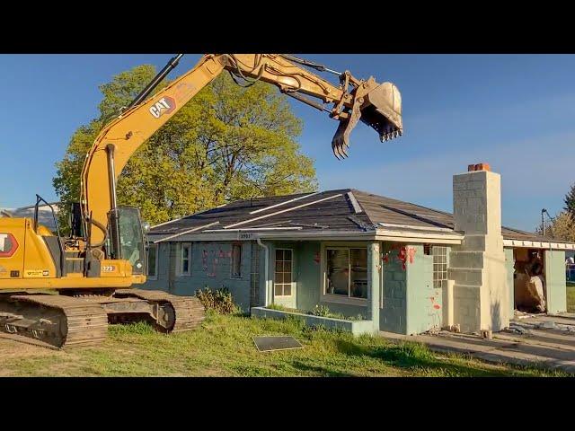 How to Demolish a Cinder Block House with a Caterpillar Excavator