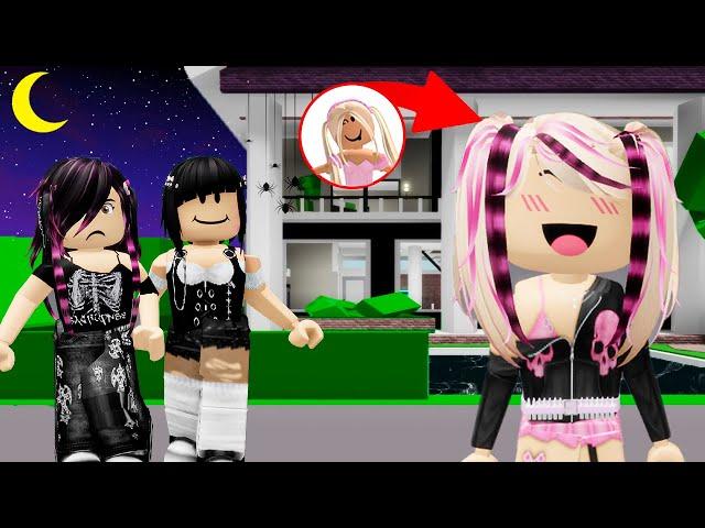 SNEAKiNG Into An ALL EMO CLUB! *Brookhaven Roleplay*