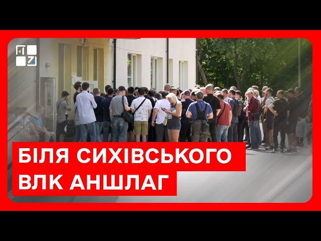 Біля Сихівського ВЛК аншлаг: живуть в автомобілях, або поруч винаймають житло