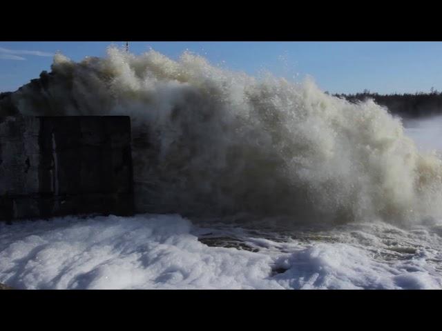 #Udachny. # Yakutia. Reservoir Sytykana. Spectacular spectacle - Water discharge.