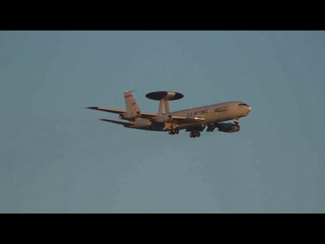 E-3 SENTRY LANDING