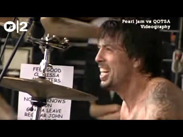 Queens Of The Stone Age / feat. Dave Grohl - Song For The Dead (Werchter 2002)