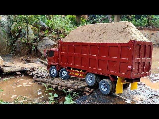 PERDANAUJI COBA DAM TRUK HINO 500 TRINTON BERMUATAN FULL PASIR versi miniatur truk rc