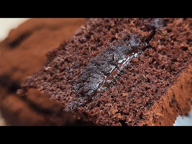 No wheat flour. Real chocolate cake (It is delicious only when made this way)