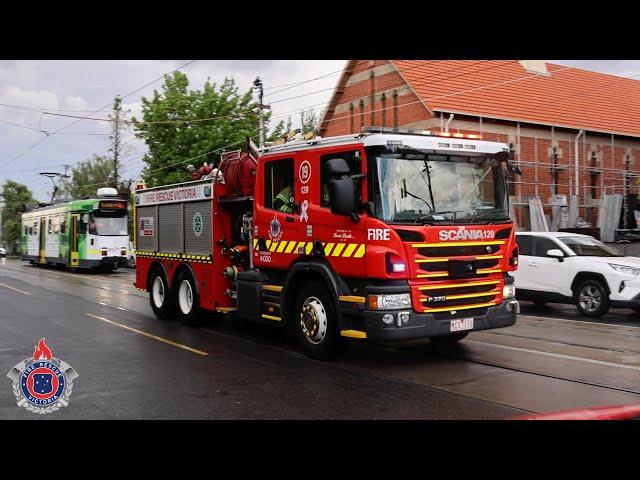 FRV | Pumper Tanker 19 (Balwyn North) Responding Code 1 to Alarm Operating in Hawthorn