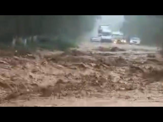 Сель в Ошской области / Улицы затопило в городе Ош