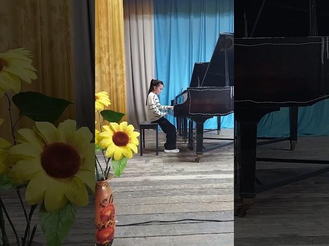 Кіра МООР, Верхньодніпровська школа мистецтв