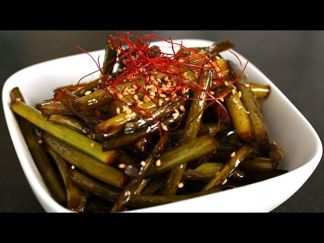 Stir-fried garlic scapes (Maneuljjong-bokkeum: 마늘쫑볶음)