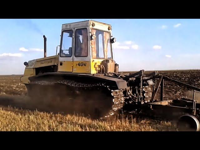 Вспашка зяби гусеничными тракторами Т-4А Т-4А.01 Т-404
