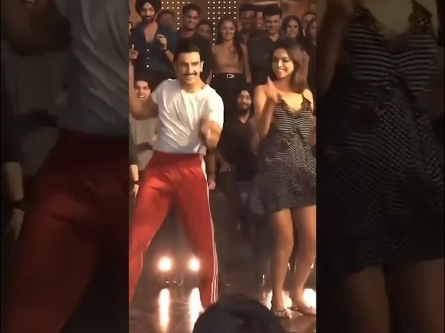 Aww! That end when Ranveer Hugged Deepika and she just blushed!  #ranveersingh #deepikapadukone
