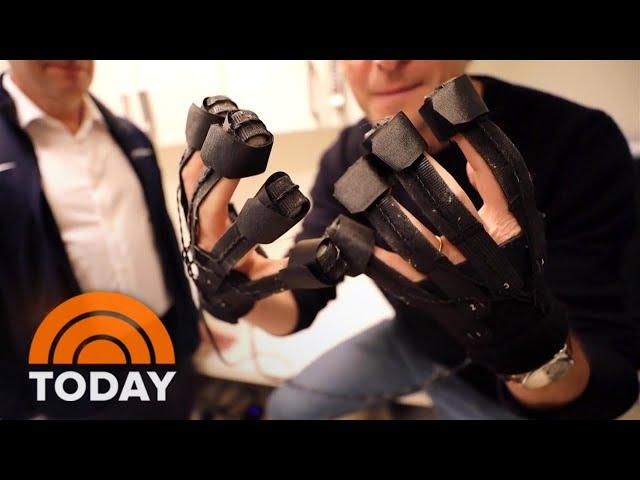 Scientists Develop Glove That Eliminates Parkinson’s Tremor