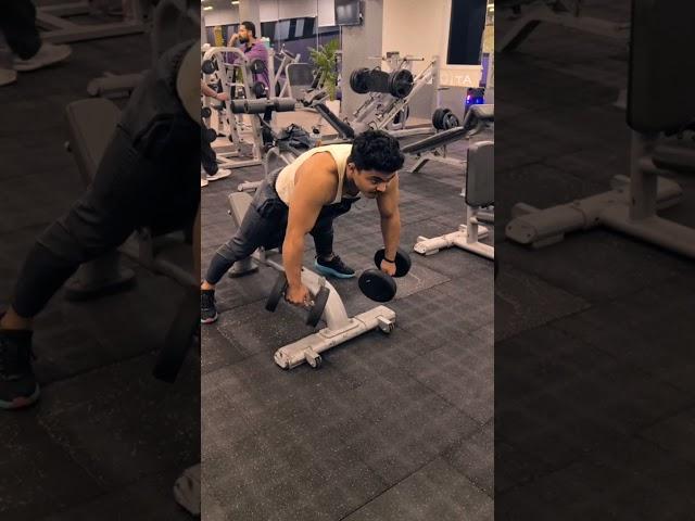 Chest supported shrugs for solid traps! #Traps #ShoulderGains #Shrugs #GymLife #LiftHard #subscribe