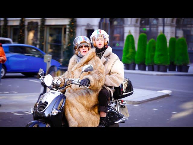 London Street Style Winter 2025: Stunning Women in Fur & Faux Fur Coats