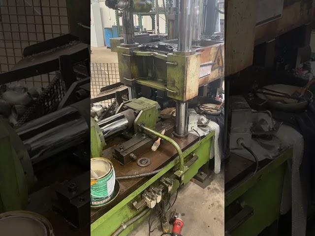 Elbow cold forming machine