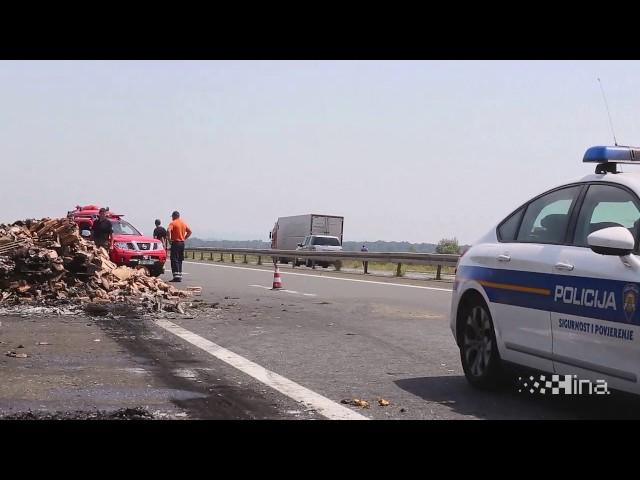 Zapaljeni kamion na autocesti Zagreb-Lipovac