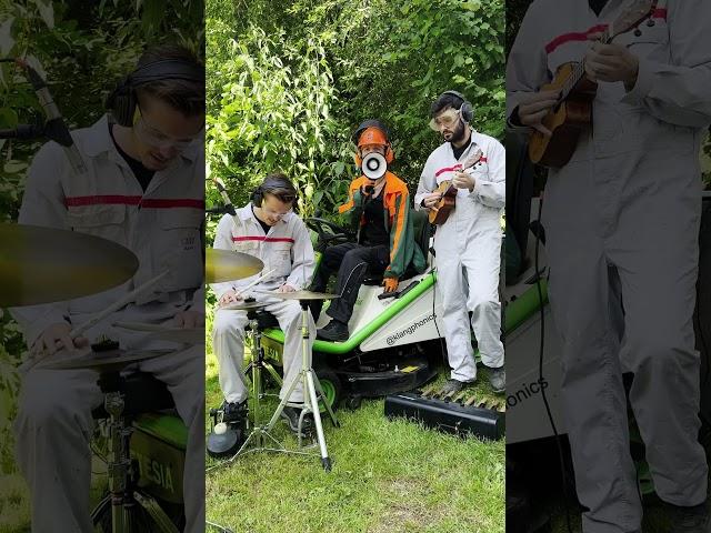 Lawnmower vs Techno