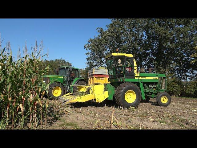 Mais hakselen met een 4 rij John Deere 5400 hakselaar, een klassieker uit de jaren 70 (2024)