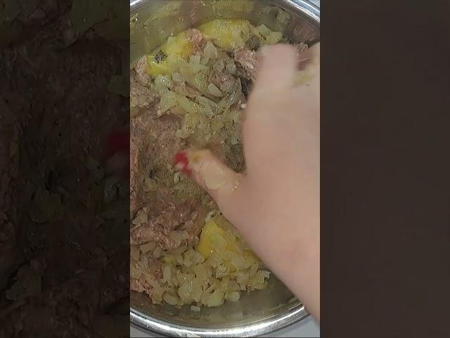 Вкусные и сочные котлеты на сковороде из доступных ингредиентов