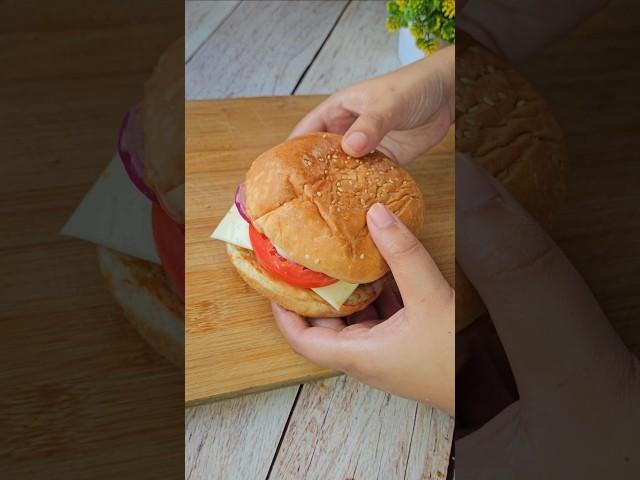 Burger  #viralvideo#recipe#food #shortvideo#cookingvlog#streetfood#veg #Burger #foodie #recipe