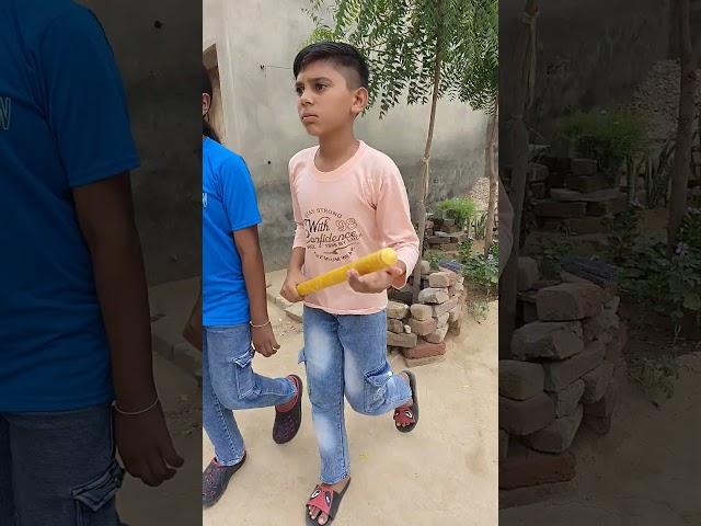 bhai to daar ke mare bhag Gaya  