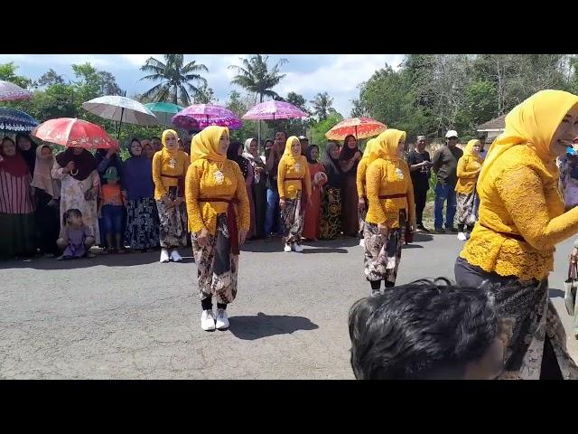 PENAMPILAN IBU-IBU KADER POSYANDU DESA LOCARE | SEMARAK KARNAVAL HUT RI 79 DESA LOCARE