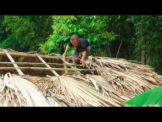 Dwarf family primitive life: Builds wooden house - roof made of palm leaves